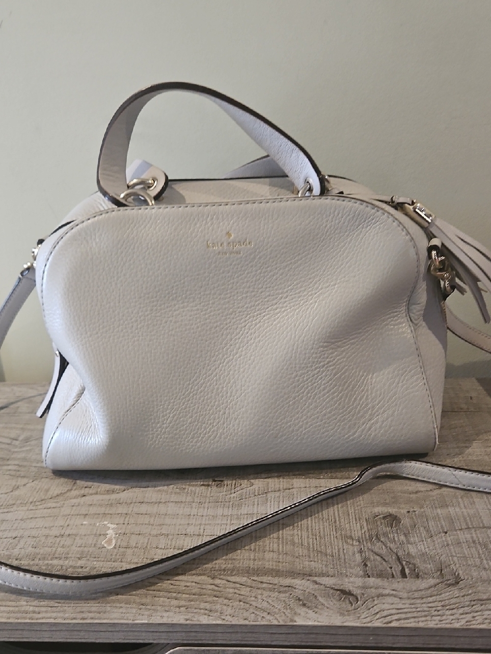 Kate Spade New York Atwood Place Bayley satchel in Light Grey pebbled leather.